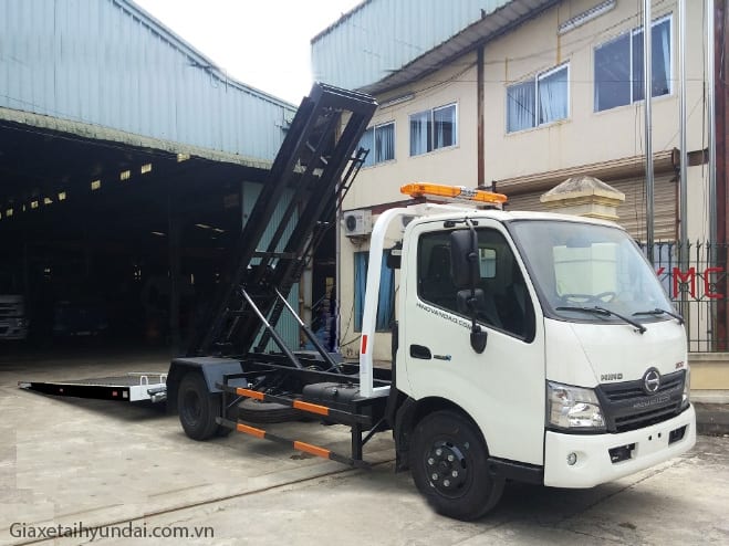 Xe sàn trượt Hino 300