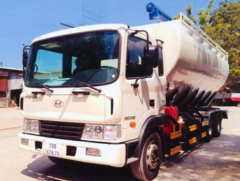 Xe bồn chở cám Hyundai HD240