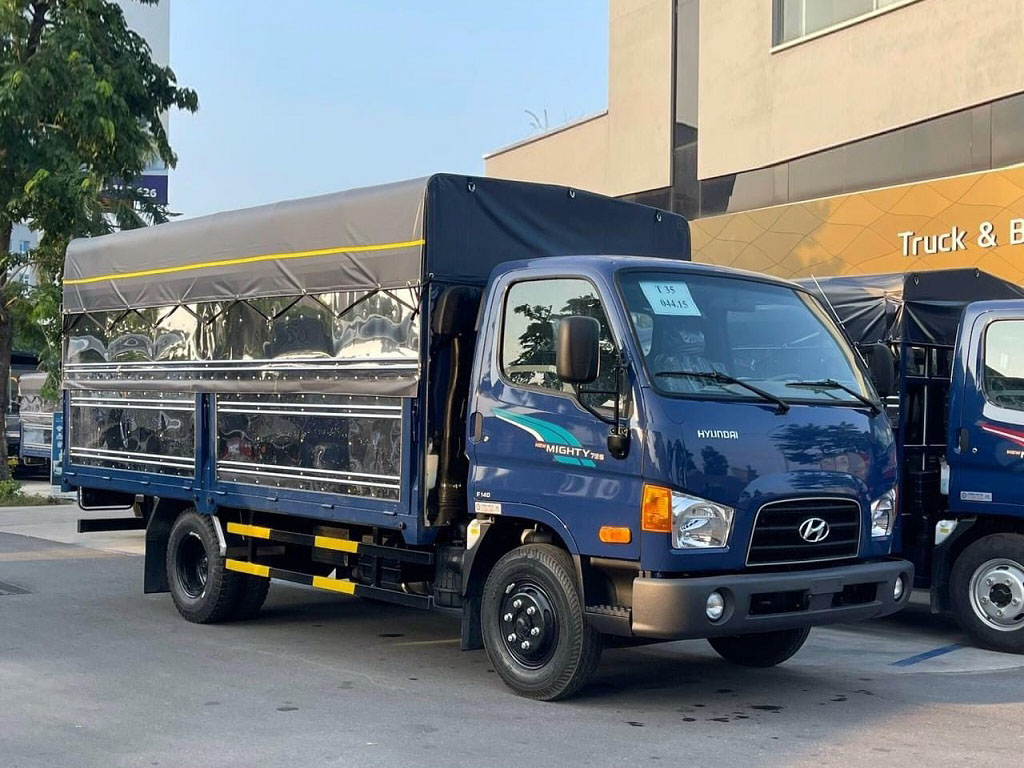 Xe tải mui phủ bạt Hyundai 75S