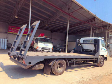 Xe fooc chở máy công trình Hyundai 110SL