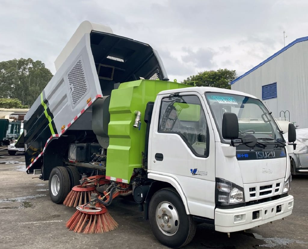 Xe-quet-duong-hut-bui-Isuzu-5m3 (1)